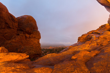 Obraz premium Evening storm and beautiful cloudscape in the Arches National Park, Utah