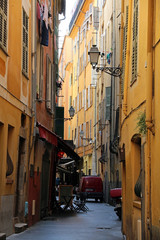 Fototapeta na wymiar Narrow street in old Nice - French Riviera