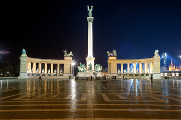 Fototapeta na wymiar Heroes' Square ,Budapest, Hungary. Night.