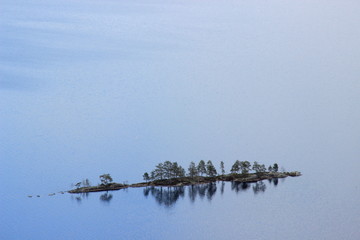 Kleine Insel mittein in einem See