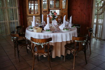 Fototapeta na wymiar wedding table in the restaurant