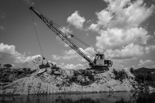 dredge crane on the river 
