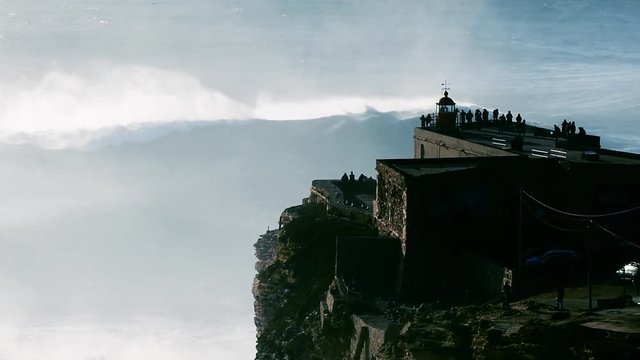 Vista do Farol da Nazar&eacute; no canh&atilde;o da Praia do Norte