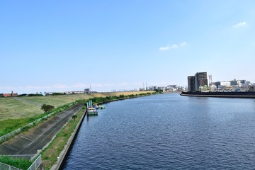 Fototapeta na wymiar 隅田川 荒川合流地点鹿浜橋方面