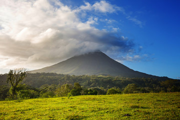 Obraz premium Arenal volcano