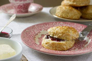 Homemade bread scones with hot tea, traditional British pastries.