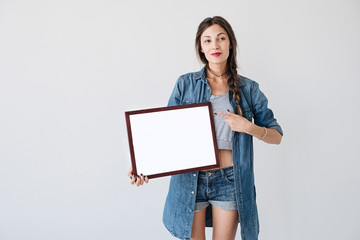 Fototapeta premium Woman with advertising frame 