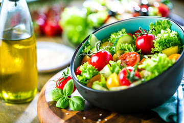 Salat mit frischem Gemüse