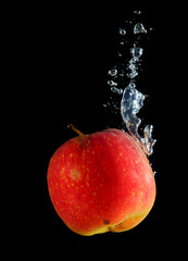 Apfel im Wasser 3