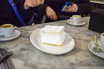 Spanish meringue dessert