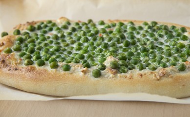 Vegetable pie with green peas