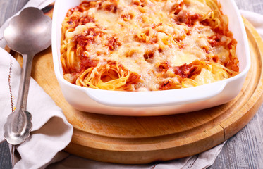 Spaghetti mozzarella bake