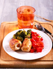 Turkey breast rolls with apricot and vegetables
