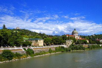Fototapeta na wymiar Verona, Fiume Adige, Veneto, Italia