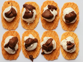 Meringue cookies whit  chocolate dressing