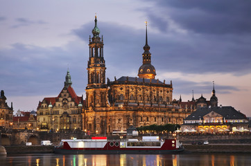 Fototapeta na wymiar Embankment of the Elbe in Dresden. Germany