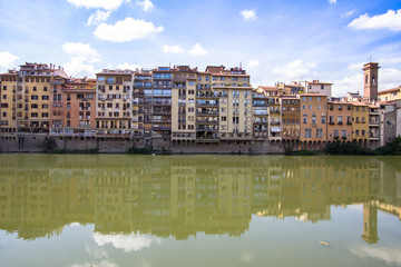 Fototapeta na wymiar Traditional buildings of Florence on the Arno river, Tuscany, Italy