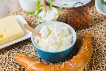 Curd in bowl, emmental and cream cheese, bread.