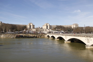 Naklejka premium Crue de la Seine sous le Pont d'Iéna à Paris
