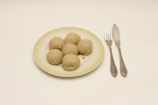 Kluski śląskie z mięsem