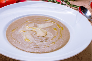 Cream soup of mushrooms