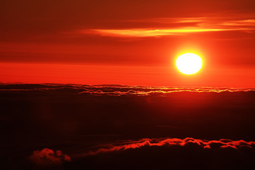 Fototapeta premium Sunrise over the Atlantic Ocean, seen from Pico volcano (2351m), Pico Island, Azores, Portugal, Europe