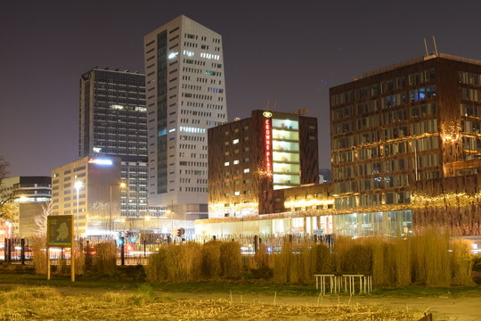 Euralille et la tour de Lille vue la nuit