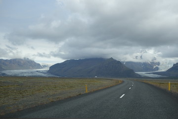 アイスランド、リングロードから見える氷河