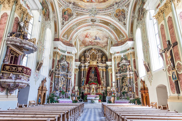 Fototapeta na wymiar Pfarrkirche St. Peter im Villnösstal
