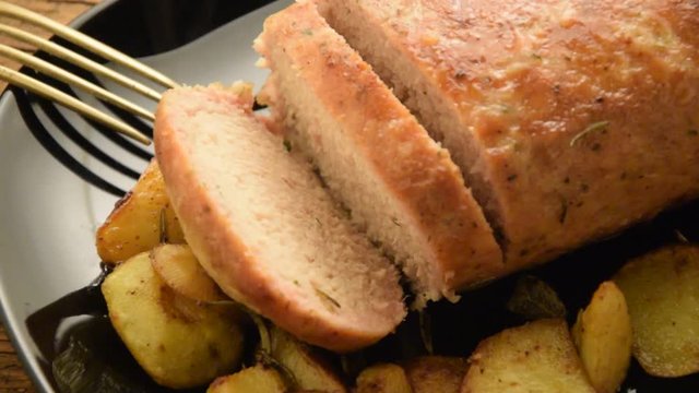 Mureke Rolo-de-carne Polpettone Gi&ograve; Hackbraten ミートローフ video Pain de viande Meatloaf קציץ בשר K&ouml;ttf&auml;rslimpa Vleesbrood 미트로프 Pastel de carne R&ocirc;ti hach&eacute; Sekan&aacute; Kj&oslash;ttpudding มีตโลฟ