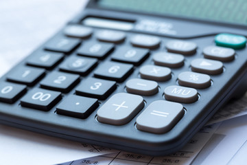 Obraz premium Financial objects: Stock chart, calculator