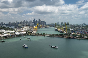 Fototapeta premium Keppel Harbour and Singapore Skyline