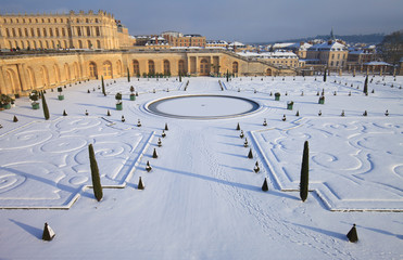Château de Versailles et orangerie sous la neige 
