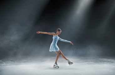 Fototapeta na wymiar figure skating