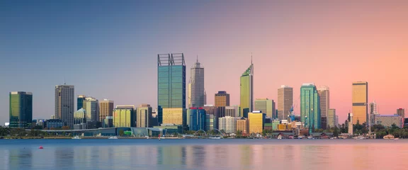 Poster Perth. Panoramisch stadsgezicht beeld van de skyline van Perth, Australië tijdens zonsondergang. © rudi1976