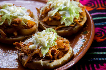 Mexican food: tinga sopes