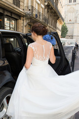 bride go to wedding car