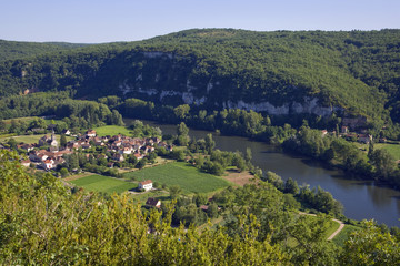 Fototapeta na wymiar Picturesque rural valley village and River Lot, St Martin Labouvel, Lot, France