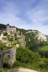 Fototapeta na wymiar Europe, France, Midi Pyrenees, Lot, 46, St Cirq Lapopie, historic clifftop village tourist attraction