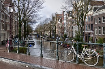 Brouwersgracht Ecke Prinsengracht mit der Noorderkerk im Hintergrund