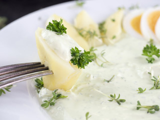 Kartoffel mit grüner Sauce