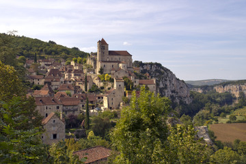 Fototapeta na wymiar Europe, France, Midi Pyrenees, Lot, the historic clifftop village tourist attraction of St Cirq Lapopie