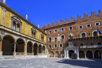 Fototapeta na wymiar Verona, Palazzo del Podestà in Piazza dei Signori, Veneto, Italia 