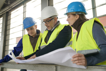 Construction site manager with young people in training period