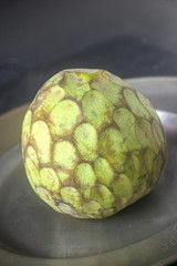 Eine Cherimoya