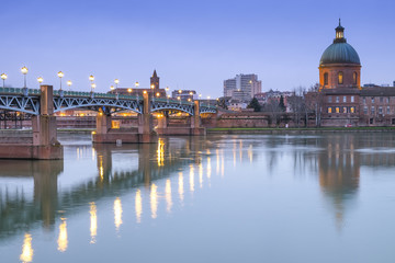 View of Garonne river and hospital La Grave in Toulouse city  - obrazy, fototapety, plakaty