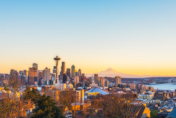 Fototapeta na wymiar beautiful Seattle city skyline on the sunset,Washington,usa.