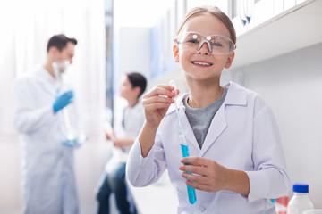 Fototapeta premium Pretty nice girl studying chemical reaction
