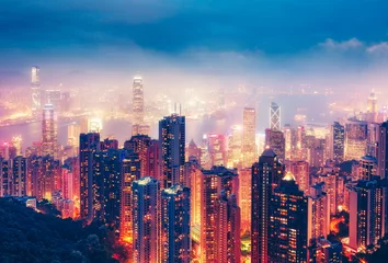 Fototapeten Malerischer Blick über die Insel Hong Kong, China, bei Nacht. Bunte nächtliche Skyline mit beleuchteten Wolkenkratzern vom Victoria Peak aus gesehen © Funny Studio