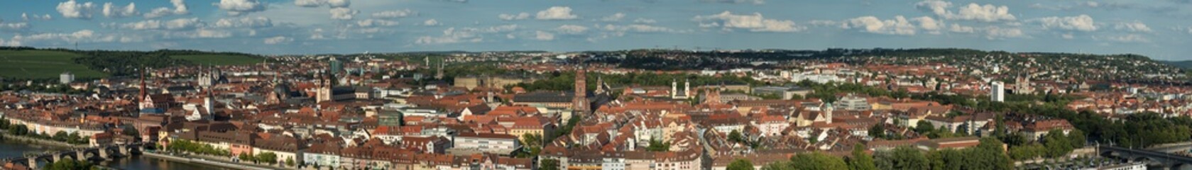 Fototapeta na wymiar Panorama of the city of Wuerzburg